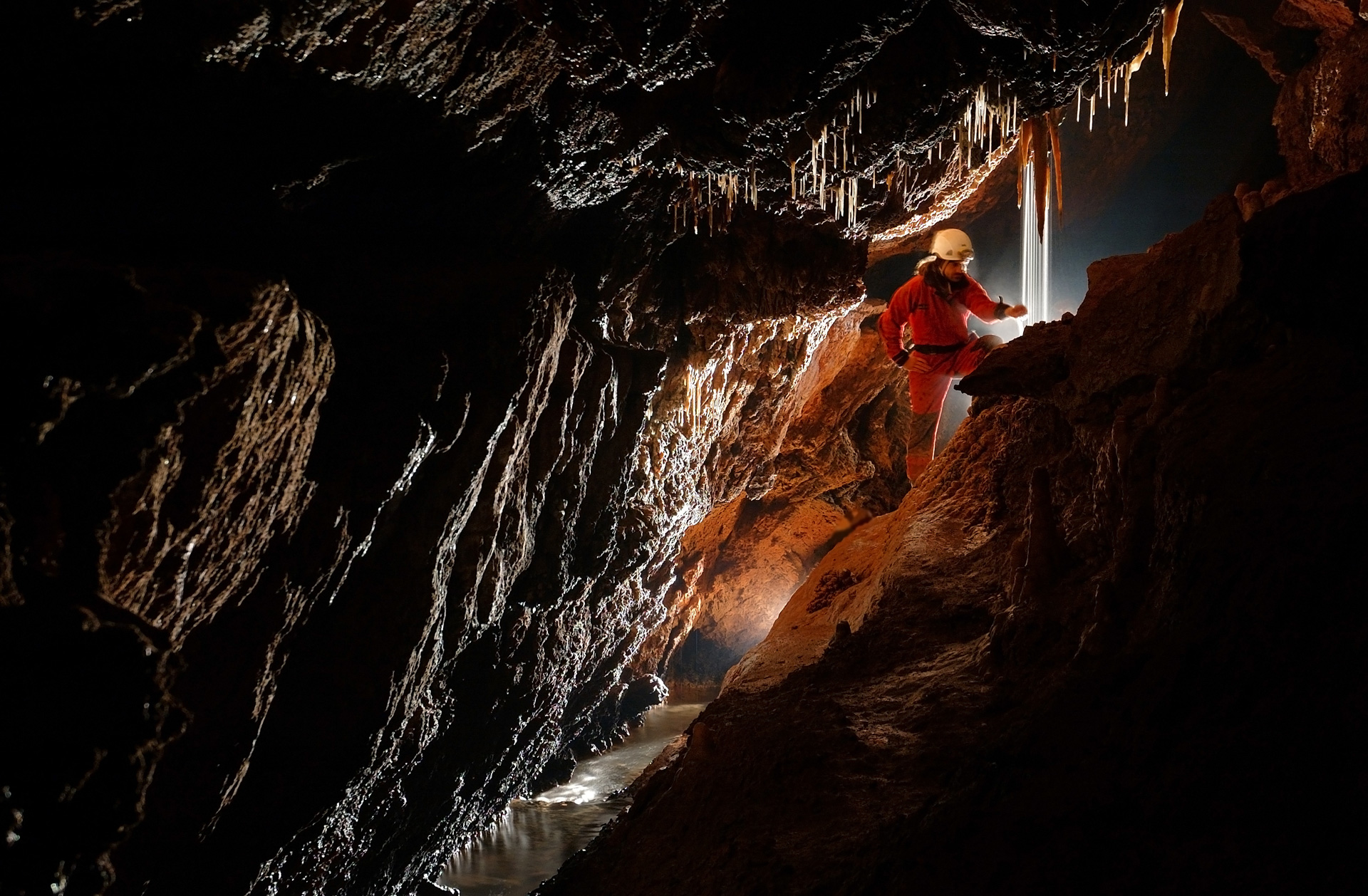 Cave explorer. Спелеолог арт. Исследователь пещер. Пещера Горская 2.